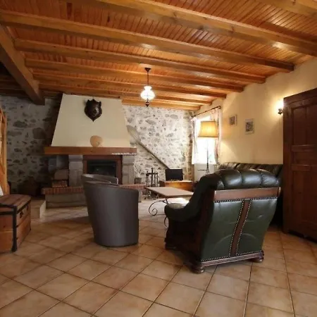 Gite Rural Avec Cheminee, 3 Chambres, 3 Salles De Bain, Proche Lavoute-chilhac - Fr-1-582-56 度假居
